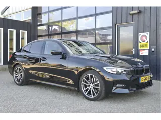 BMW 3-serie 320i High Executive |  Dealer Onderhouden | Carplay | Leder | LED | Camera