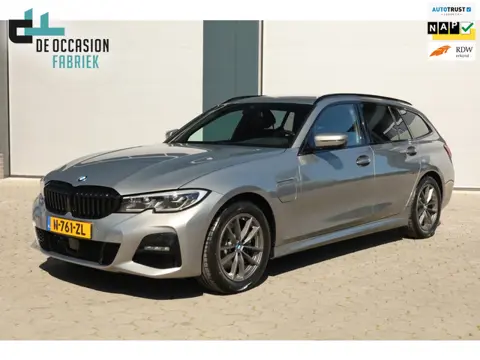 BMW 3-serie Touring 320e Business Edition Plus Carplay Trekhaak Sportstoel