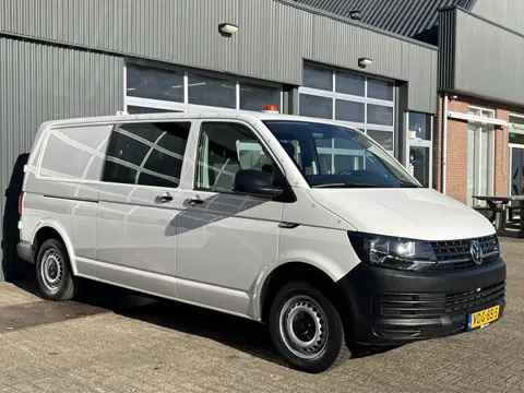 Volkswagen Transporter 2.0 TDI L2H1 DC Airco Cruise controle Telefoonverbinding Trekhaak 2200kg trek