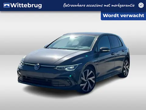 Volkswagen Golf 1.5 eTSI 150pk R-Line DSG Automaat / Panorama Schuifdak / Navigatie Pro / LM 18 inch