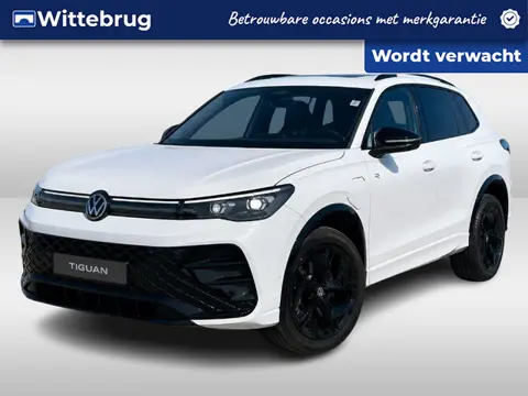 Volkswagen Tiguan 1.5 eHybrid 204pk R-Line DSG Automaat Black Style / Panorama schuifdak / LM 19 inc