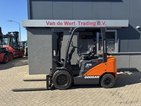 Doosan G25N-7 Triplo 470 Freelift / Sideshift 4e functie LPG 2018