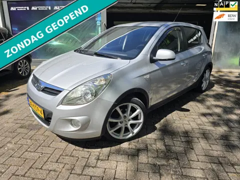 Hyundai I20 1.2i DynamicVersion | 12MND GARANTIE | AIRCO | ELEC RAMEN | LMV | NW KOPPELING |