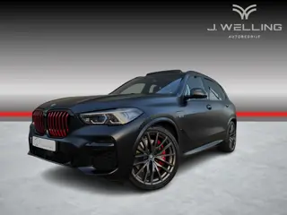 BMW X5 xDrive45e Black Vermilion B&W /3 x TV / pano