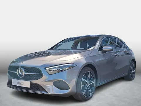 Mercedes-Benz A-klasse 250 e Luxury Line | Panoramadak | Dodehoekassistent