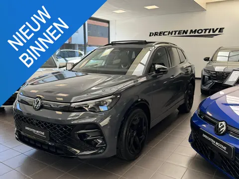 Volkswagen Tiguan 1.5 eTSI R-Line / Pano / 360 Camera / Massage /