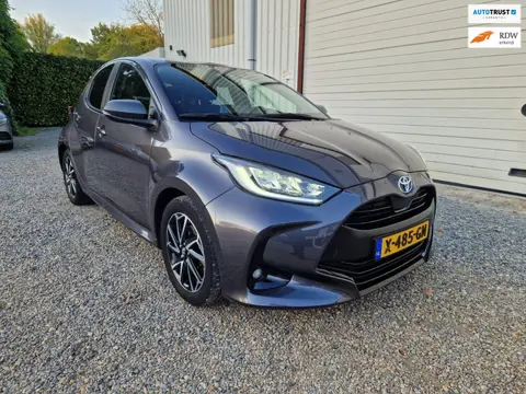 Toyota Yaris 1.5 Hybrid Dynamic HEAD-UP.CAM.CLIMA.LED.NAVI!