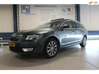 Skoda Octavia Combi 1.0 TSI / NAP / 12 MAANDEN GARANTIE / PANO DAK ! ! !