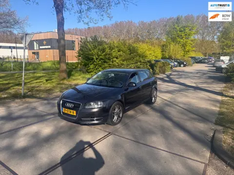 Audi A3 Sportback 1.6 TDI Attraction Pro Line Business Clima.Navi