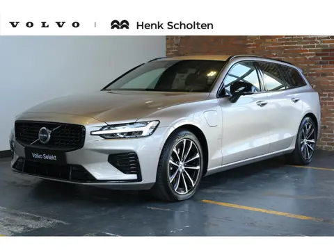 Volvo V60 2.0 T6 Plug-in hybrid AWD Plus Dark | Elektrische wegklapbare trekhaak | Adaptive Cruise C