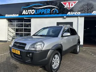Hyundai Tucson 2.0i Style /Dealer onderhouden/Lm velgen/All season banden/Trekhaak/1e Eigenaar
