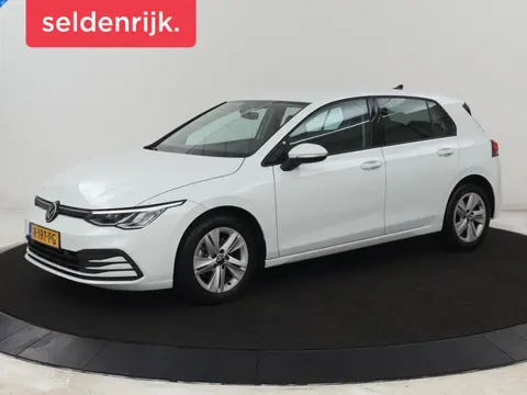 Volkswagen Golf 1.0 TSI Life | Carplay | Sfeerverlichting |  Adaptive cruise | Navigatie | Parkeerhu
