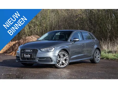 Audi A3 Sportback 1.4 e-tron PHEV Attraction Pro Line plus CARPLAY / CRUISE CONTROLE / STOELVERWARMI