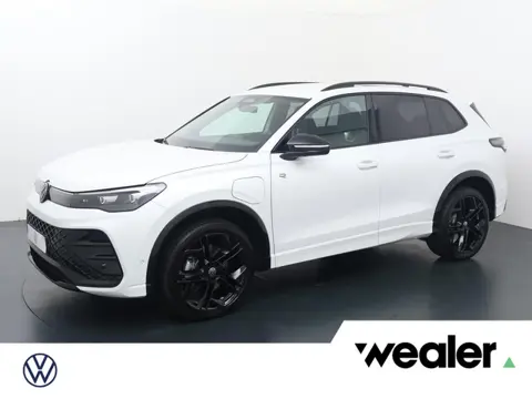 Volkswagen Tiguan 1.5 eHybrid R-Line Business | 204 PK | SoH 100% | Automaat | Trekhaak wegklapbaar 