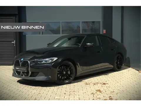 BMW i4 eDrive40 84 kWh | Stoelverwarming | Stuurverwarming | Apple Carplay | Adaptive Cruise Control