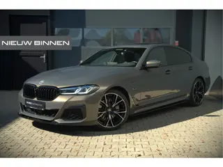 BMW 5 Serie 520e Business Edition Plus M Sport | M Performance | Alvitgrau | Panoramadak | Laser | S