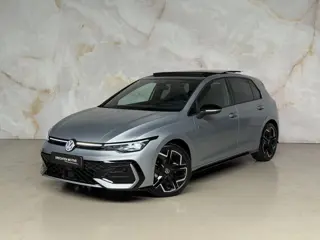 Volkswagen Golf 1.5 eTSI R-Line / Pano / Camera
