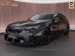 BMW 5-serie M5 Touring |BTW-auto|B&W|pano|M-drive prof|iconic glow|carbon interieur|stoelverwarming 