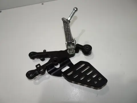 RECHTER SCHETSPLAAT Yamaha YZF R6 2017 - 2022