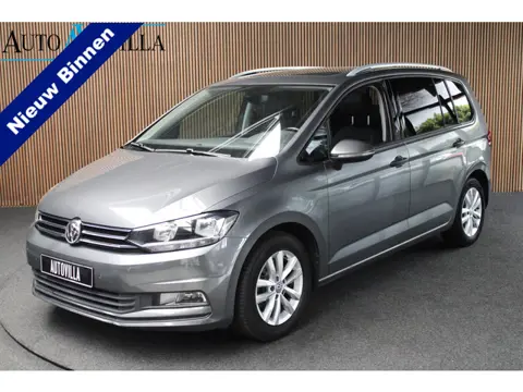 Volkswagen Touran 1.2 TSI Connected Series Panorama Dak - Trekhaak Electrice - Navigatie