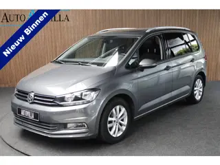 Volkswagen Touran 1.2 TSI Connected Series Panorama Dak - Trekhaak Electrice - Navigatie