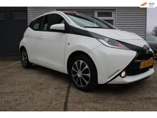 Toyota Aygo 1.0 VVT-i x-play AUTOMAAT 5-deurs, airco, camera, 87dkm!, boekjes, schakelflippers, all-