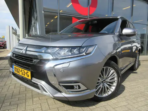 Mitsubishi Outlander 2.4 PHEV Instyle Edition 240 PK AUTOMAAT | 4WD | TREKHAAK | DEALER ONDERHOUDEN 