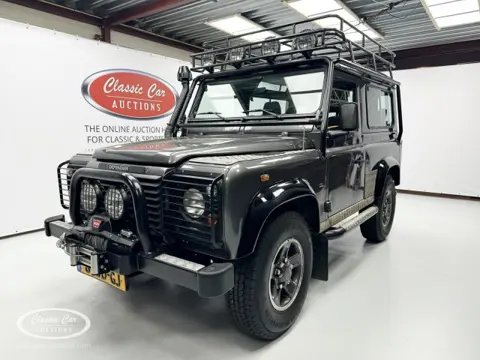 LAND ROVER DEFENDER Tomb Raider  - ONLINE AUCTION