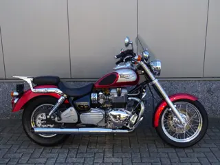 Triumph BONNEVILLE AMERICA (bj 2003)