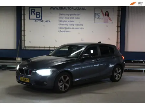 BMW 1-serie 118i Business+ LEER + CARPLAY + AUTOMAAT ! ! !