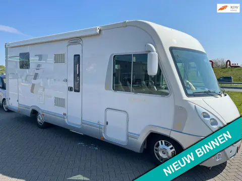 Bavaria/PILOTE I742 QUEENSBED TOP STAAT LAGE KM