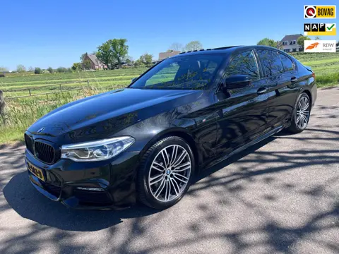 BMW 5-serie 520i High Executive, head-up, 360 camera schuifdak