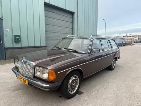 Mercedes-Benz 200-280 (W123) Combi 250 diesel 5cilinder 7zits