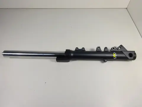 VOORPOOT LINKS COMPLEET Triumph Sprint ST 1050 2005 - 2011