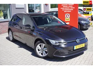 Volkswagen Golf 8 1.0 eTSI Life / ACC / Carplay / Sfeerverlichting / Stoel en stuurverwarming