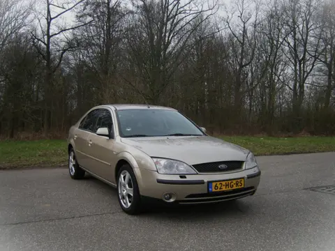 Ford Mondeo 2.0-16V Ghia . AUTOMAAT . Carplay . Cruiscontrol . Airco . Leder intrieur . enz