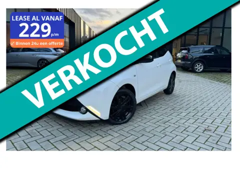 Toyota Aygo 1.0 VVT-i x-play Automaat Airco Bi Color Camera