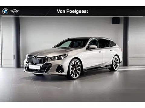 BMW 5 Serie Touring 550e xDrive | M Sport Pro | Bowers & Wilkins | Stoelventilatie | Iconic Glow | T