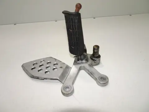 LINKER SCHETSPLAAT Hyosung Comet 650 2003 - 2006