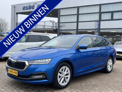 Škoda Octavia Combi 1.5 TSI 150 pk First Edition Trekhaak Navi Led Matrix Stoelverwarming Adaptieve 