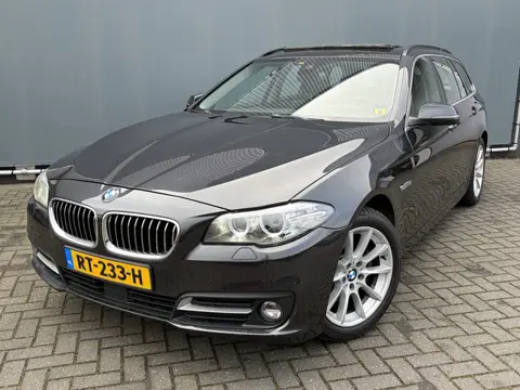 BMW 5 Serie Touring BJR 2013 520i 184 PK High Executive AUTOMAAT | PANORAMADAK | ELEK. TREKHAAK | LE