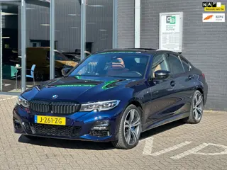 BMW 3-serie 330e eDrive Edition/CAMERA/CARPLAY/PANO-DAK/NL-AUTO NAP!!