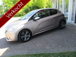 Peugeot 208 1.6 VTi Allure Keurige Auto! Full options!