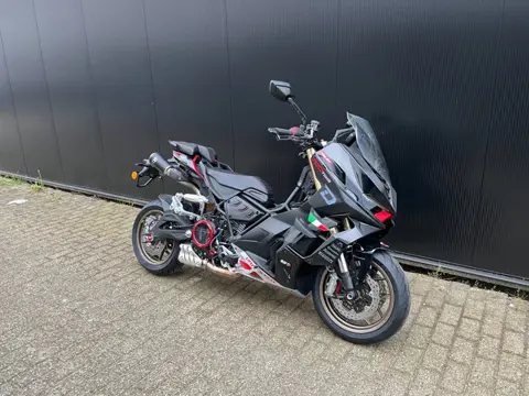 Italjet Dragster 700 TWIN - LIMITED EDITION 61/700 - GLOEDNIEUW - AKRAPOVIC - DUBBEL DASH CAM