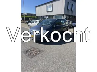 Opel Zafira 1.8 Business 7 Persoon,Airco. Apk is verlopen en koppeling slipt licht.