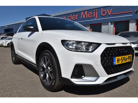 Audi A1 citycarver 30 TFSI epic , CLIMATRONIC , VIRTUAL COCKPIT , NAVI VIA APP ,  PDC V+A , LMV17 ,