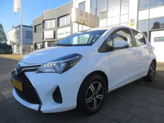 Toyota Yaris 1.0 VVT-i Trend 5 deurs nl-auto ,airco ecc,camera,trekhaak