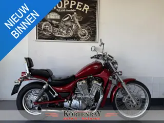 Suzuki VS 800 Intruder (GL) vrijwel nieuwstaat is deze geweldige Chopper!!