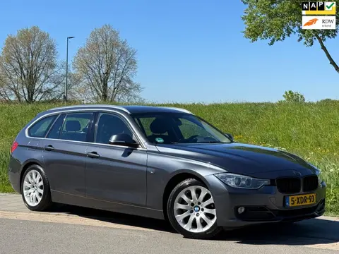 BMW 3-serie Touring 320d | Automaat | Stoelverwarming | Leer | Navi | LED | Cruise | Velgen |