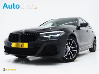 BMW 5 Serie Touring 530e M Sport Shadow Line | Panoramadak | Trekhaak | Keyless | Sportstuur | Sfeer